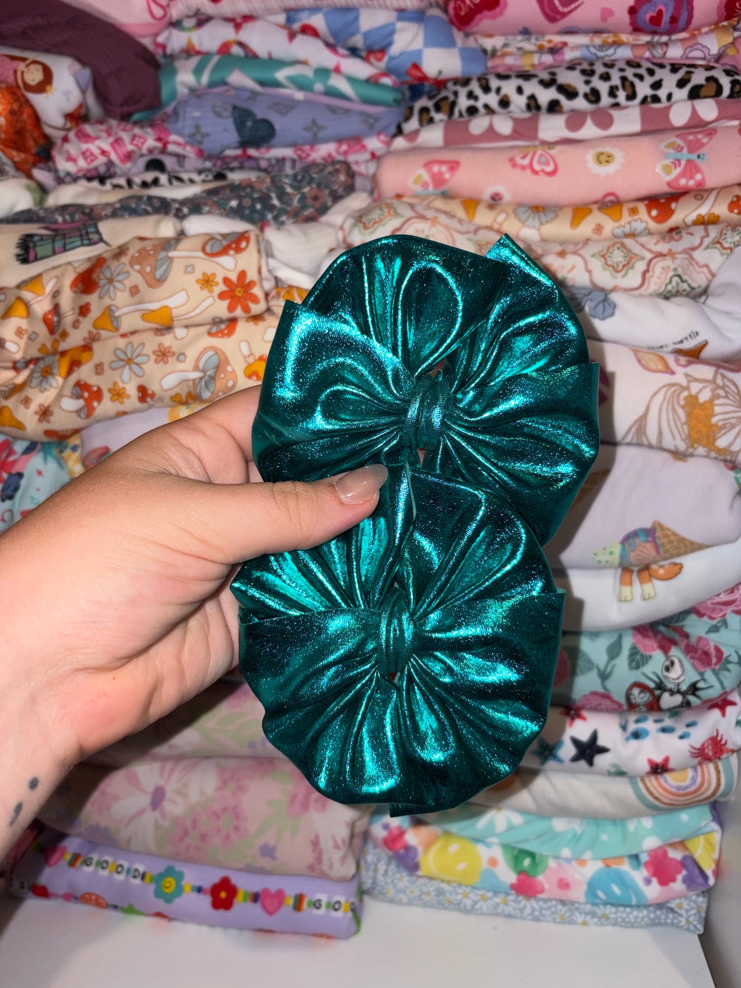 teal metallic messy piggies