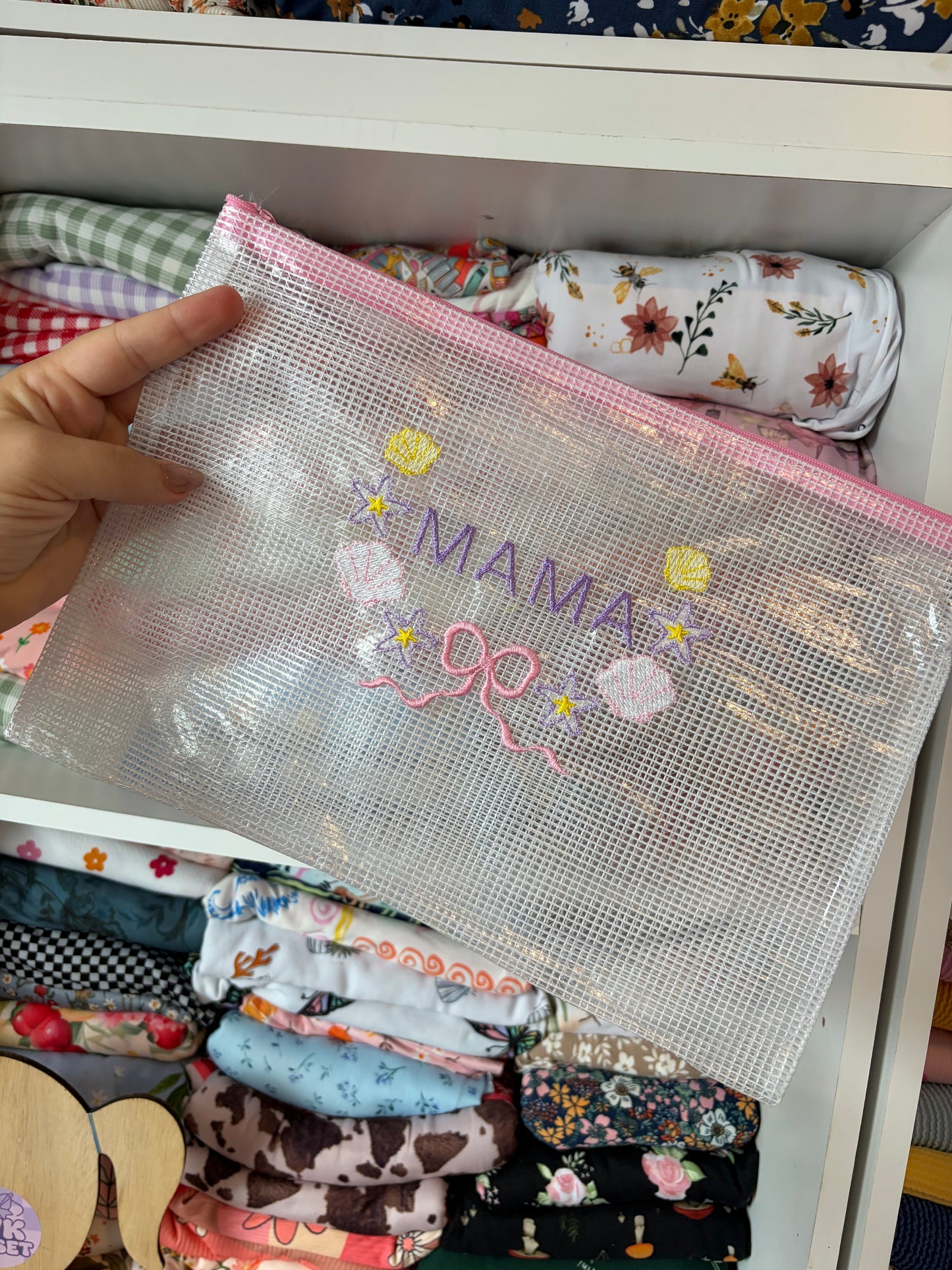 Mama embroidered bag