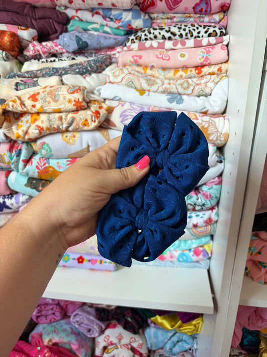 Blue eyelet messy piggies