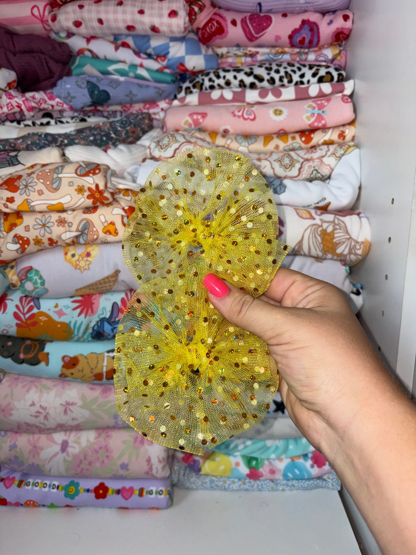 Yellow sparkly mesh messy piggies