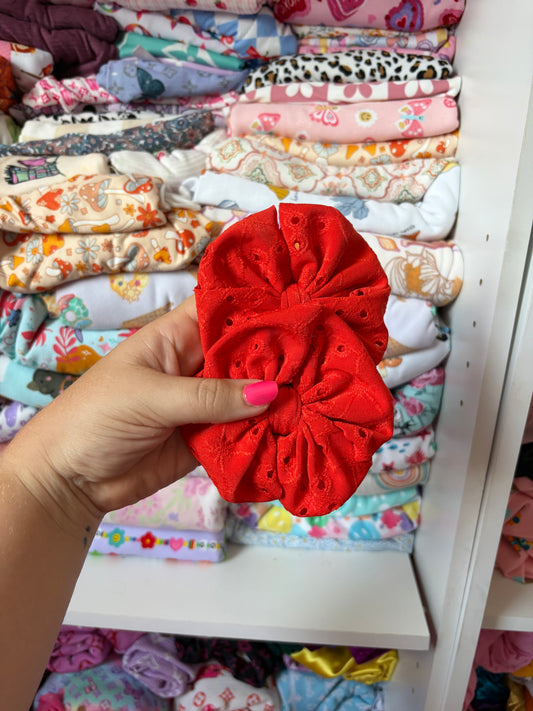 Red eyelet messy piggies